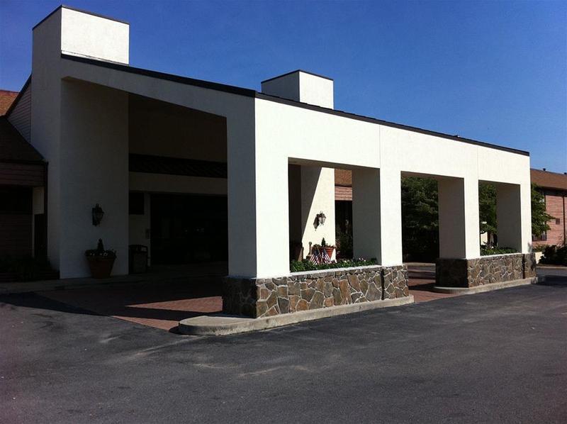 Holiday Lodge Hotel And Conference Center Fayetteville Exterior photo